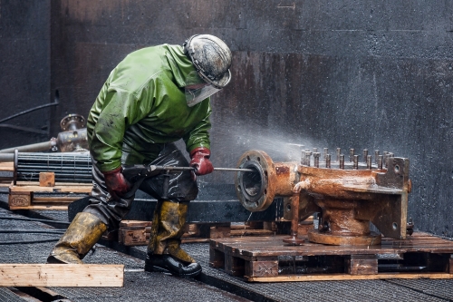 Hot vs Cold Pressure Washers: Which One Cuts Cleaning Time in Half?